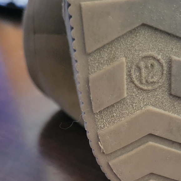 Tan Fluffy Boots - Picture 2 of 3